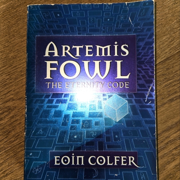 Bundle 5/$20. 5 Artemis Fowl books - Picture 4 of 11